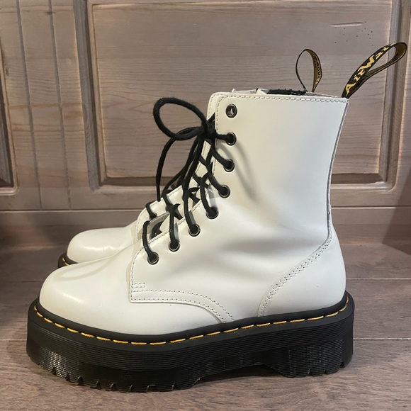 Dr. Martens Jadon Platform classic 8-Eye Boot - Picture 6 of 11